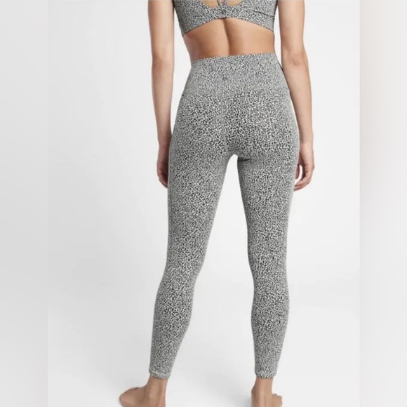 Athleta Salutation Stash Pocket II Tight-Black/White Textured - Picture 2 of 5